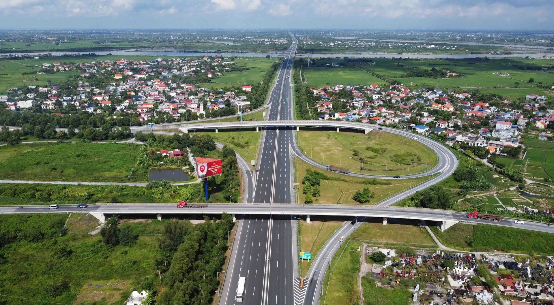 Cả nước đồng lòng, quyết tâm xây dựng một nước Việt Nam ngày càng cường thịnh, phồn vinh, văn minh, hạnh phúc