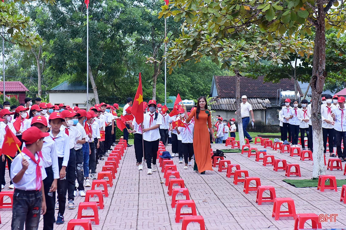 Lãnh đạo Hà Tĩnh chung vui lễ khai giảng năm học mới 2022 - 2023