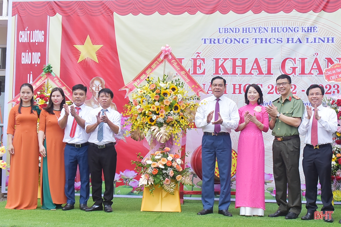 Lãnh đạo Hà Tĩnh chung vui lễ khai giảng năm học mới 2022 - 2023