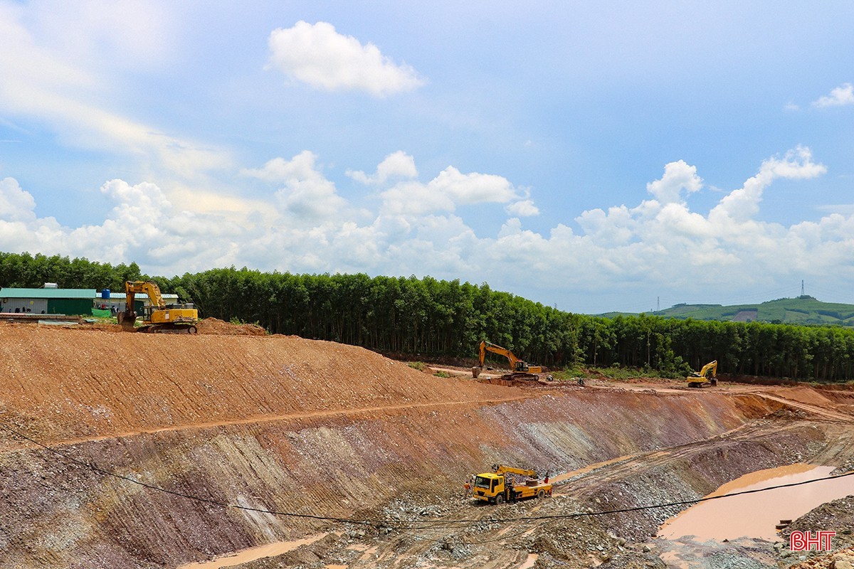 Không khí thi công tại Dự án nâng cấp, sửa chữa hồ Kẻ Gỗ (Hà Tĩnh). image-2.jpg