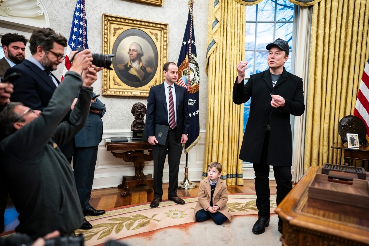 Tỷ phú giàu nhất thế giới Elon Musk đưa con trai tới Phòng Bầu dục ngày 11/2.