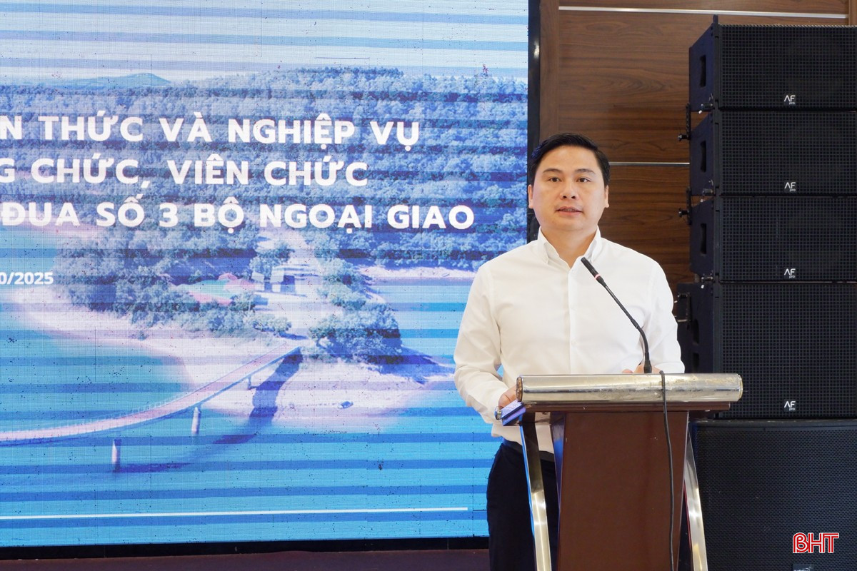 Phó Cục trưởng Cục Ngoại vụ và Ngoại giao văn hóa (Bộ Ngoại giao) Nguyễn Đồng Trung: Các giảng viên dày dặn kinh nghiệm của Bộ Ngoại giao sẽ cung cấp cho học viên các kiến thức và nghiệp vụ quan trọng về công tác đối ngoại trong bối cảnh hiện nay. bqbht_br_dscf1416.jpg
