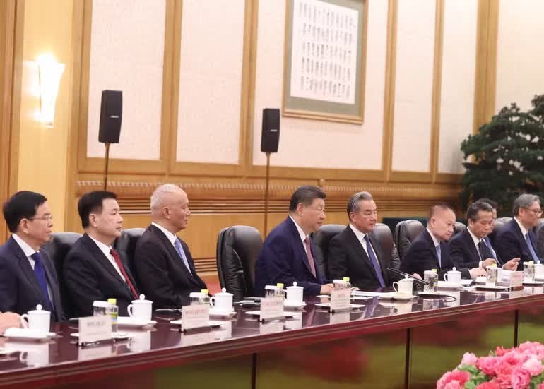 Tổng Bí thư, Chủ tịch nước Trung Quốc Tập Cận Bình và thành viên Đoàn cấp cao Trung Quốc tại hội đàm. (Ảnh: Thống Nhất/TTXVN)