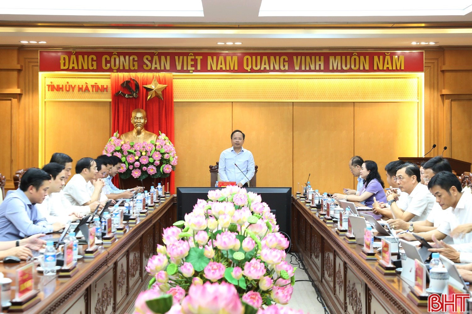 Bí thư Tỉnh ủy Nguyễn Duy Lâm chủ trì hội nghị. image-8204.jpg