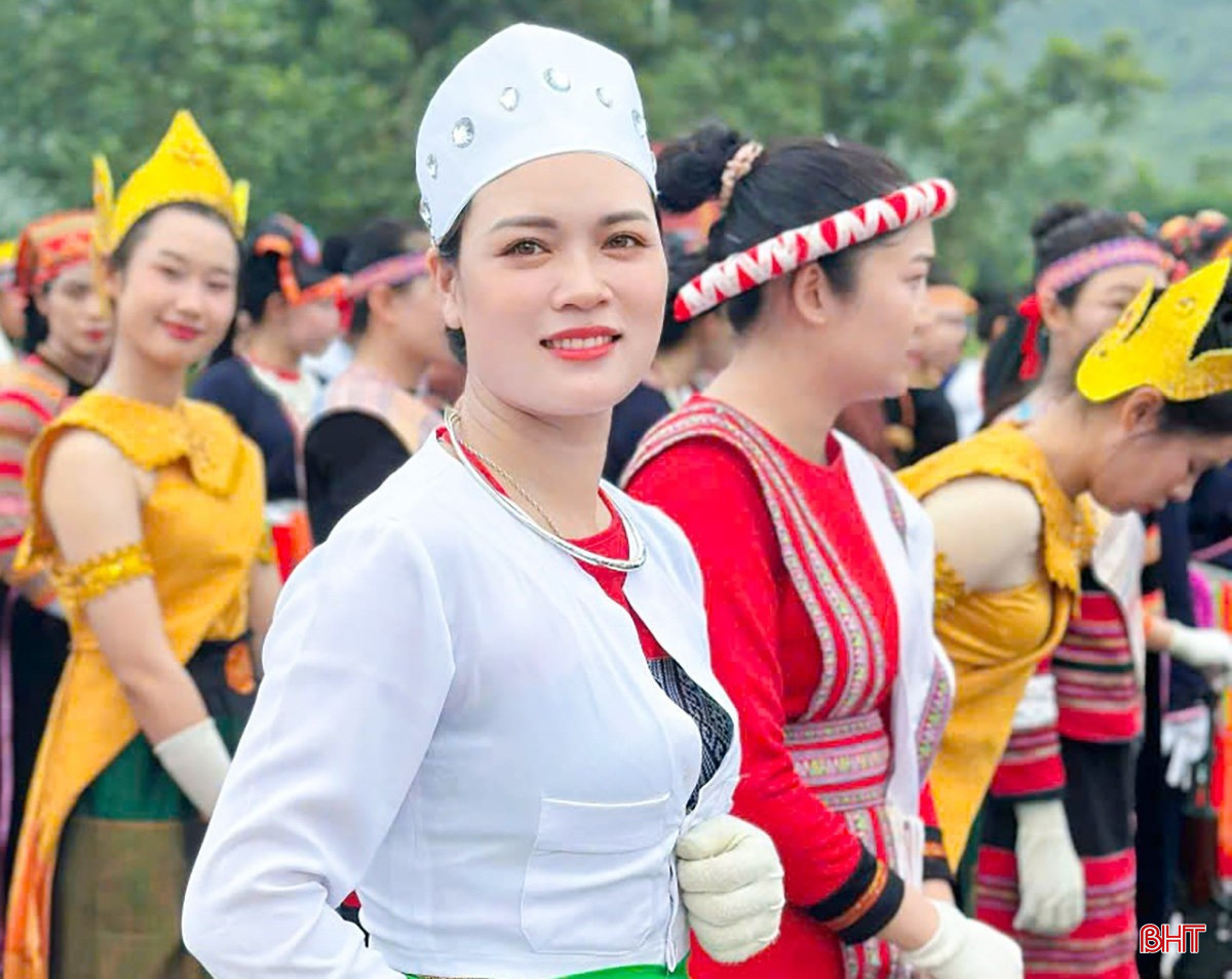 Trước khi lên đường thực hiện nhiệm vụ, chị Nguyễn Thị Huyền phải quán xuyến chu toàn mọi việc ở nhà. bqbht_br_1ddddd.jpg