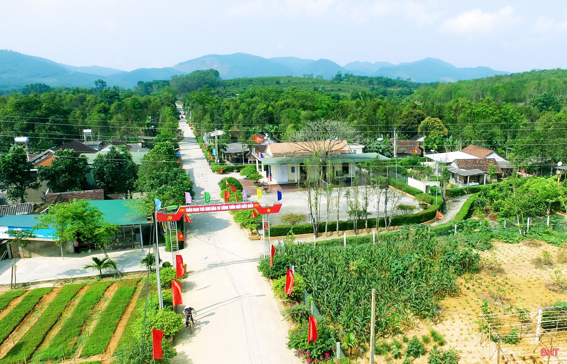 Người dân Hà Tĩnh thường xuyên chăm sóc môi trường, cảnh quan, không gian xanh, sạch, đẹp. bqbht_br_137d4142430t5670l6-huong-tra.jpg