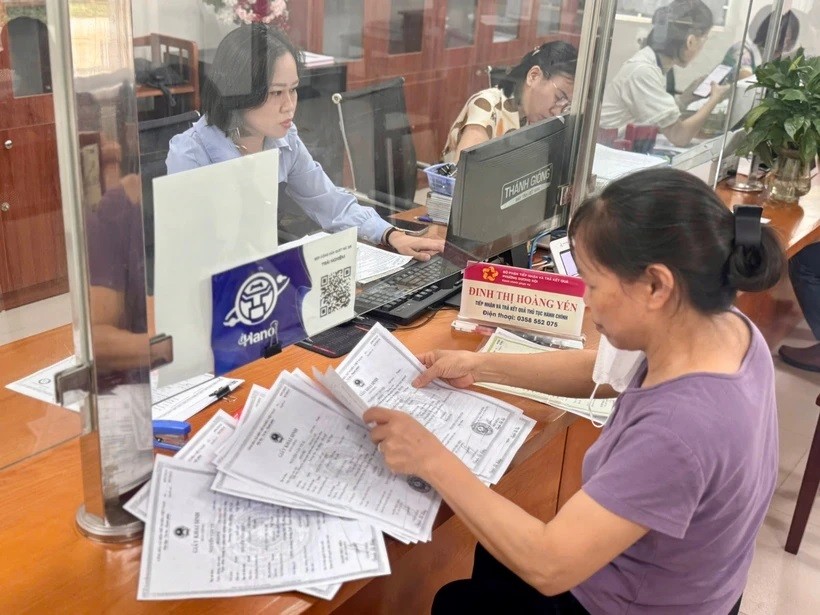 Bộ Nội vụ đề nghị quan tâm giữ chân những cán bộ, công chức, viên chức còn từ 10 năm trở lên đến tuổi nghỉ hưu có năng lực công tác, có nhiều thành tích, cống hiến. (Ảnh: PV/Vietnam+) img-0204.jpg