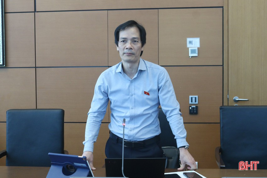 Đại biểu Bùi Sỹ Hoàn (đoàn Hải Dương) đề xuất quy định cụ thể về xét hành vi trong bối cảnh nào thì chuyển vụ việc. bqbht_br_3buisyhoanchieu165.jpg