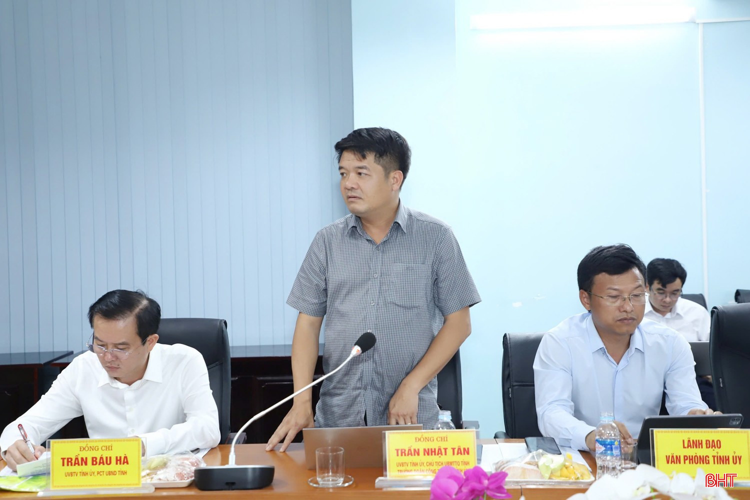 Chủ tịch Ủy ban MTTQ tỉnh Trần Nhật Tân phát biểu tại buổi làm việc. bqbht_br_z6607830926635-46feaea071fc0c84f3c789ba445657ce.jpg