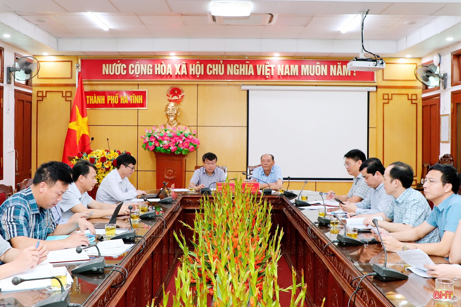 Phó Chủ tịch UBND tỉnh Dương Tất Thắng làm việc với UBND TP Hà Tĩnh. bqbht_br_img-1498.jpg