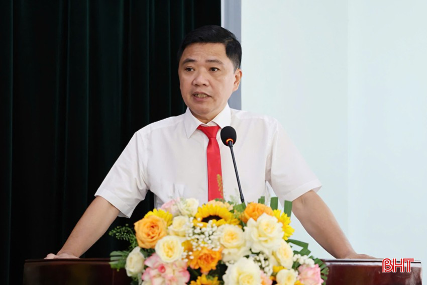 Ông Phạm Thái Bình - Bí thư Chi bộ, Giám đốc Quỹ Đầu tư phát triển tỉnh trình bày báo cáo tại đại hội. bqbht_br_z6663313353300-27d512f58eed7b5368ece217bb306d45.jpg