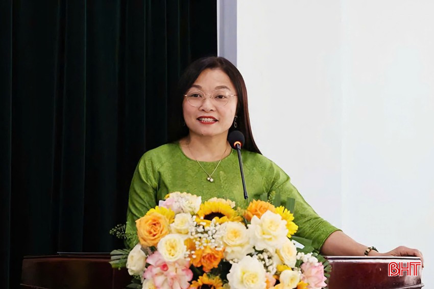 Đồng chí Nguyễn Thị Hà Tân - Uỷ viên BCH Đảng bộ tỉnh, Phó Bí thư chuyên trách Đảng ủy UBND tỉnh phát biểu chỉ đạo đại hội. bqbht_br_z6663391078700-c62c12bdd8d9fd937e05a2e96cd24e0a-877.jpg