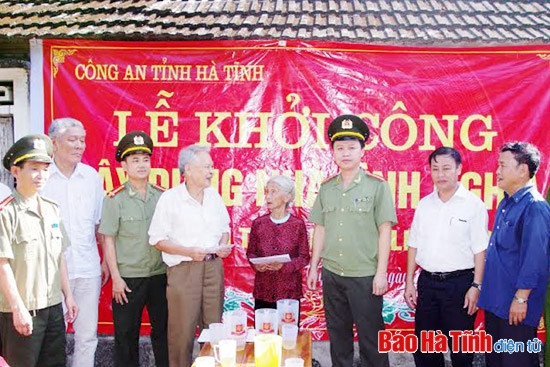 Hỗ trợ 140 triệu đồng xây nhà tình nghĩa cho 2 gia đình ảnh 1