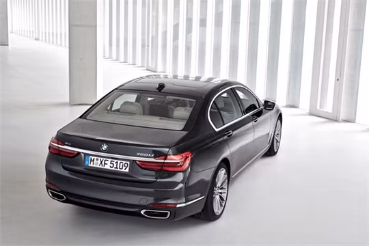 BMW 7-Series thế hệ mới ra mắt, tiết kiệm xăng như xe máy ảnh 6