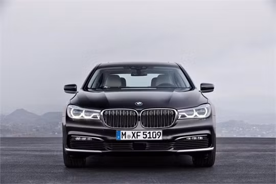 BMW 7-Series thế hệ mới ra mắt, tiết kiệm xăng như xe máy ảnh 1