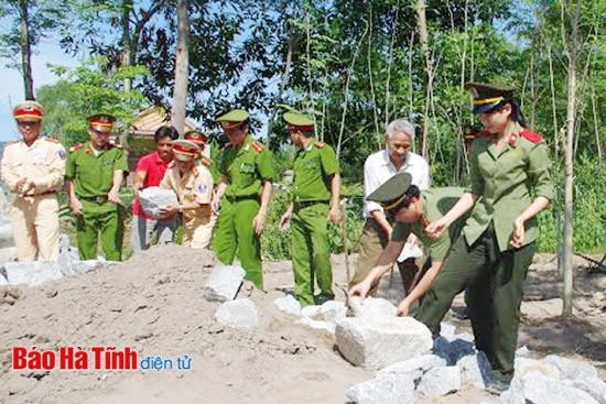 Hỗ trợ 140 triệu đồng xây nhà tình nghĩa cho 2 gia đình ảnh 3