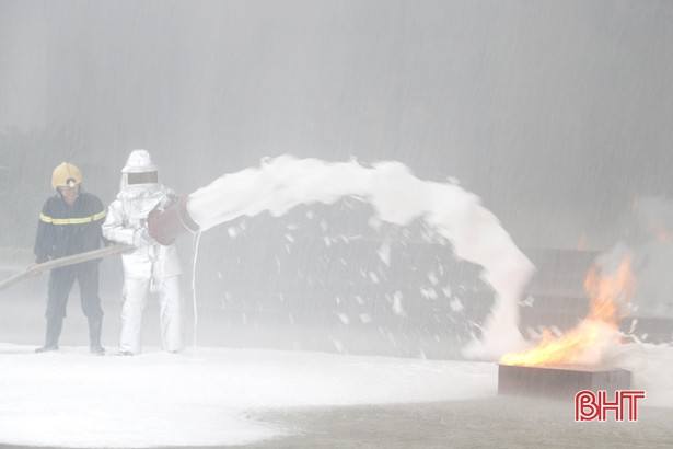 Diễn tập cứu hỏa, cứu nạn tại trung tâm thương mại lớn nhất Hà Tĩnh