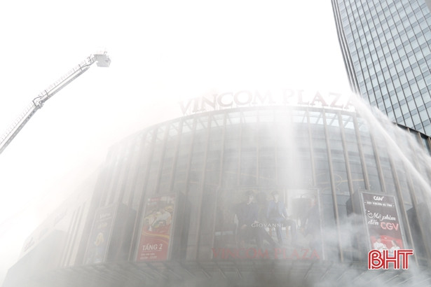 Diễn tập cứu hỏa, cứu nạn tại trung tâm thương mại lớn nhất Hà Tĩnh