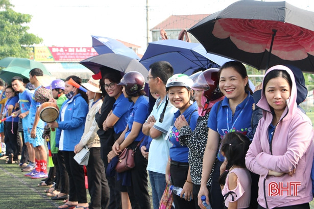 Khai mạc Giải Bóng đá nam thanh niên khối Doanh nghiệp Hà Tĩnh