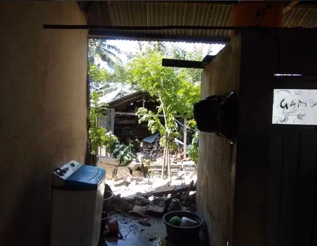 Khung cảnh tan hoang sau trận động đất, sóng thần ở Indonesia