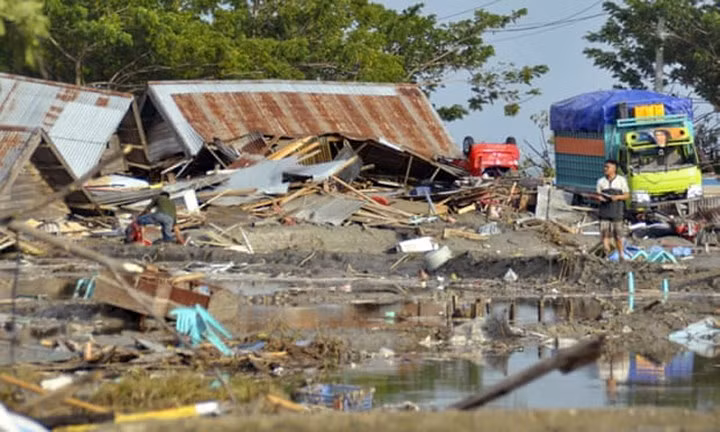 Khung cảnh tan hoang sau trận động đất, sóng thần ở Indonesia
