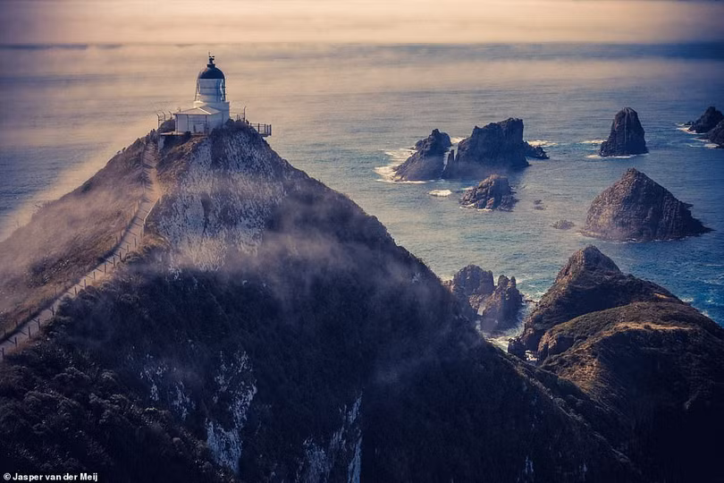 Ấn tượng những công trình trên vách núi