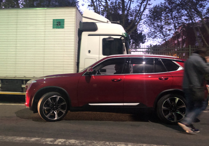 Xe VinFast lần đầu lộ diện tại Paris