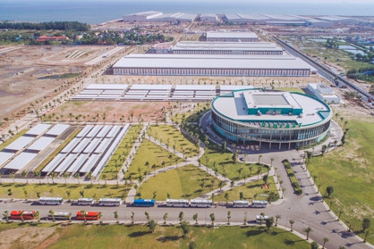 Nhà máy VinFast - điều kỳ lạ giữa biển khơi