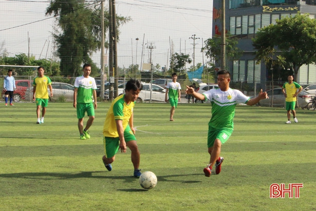 Khai mạc Giải Bóng đá nam thanh niên khối Doanh nghiệp Hà Tĩnh