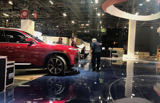 Xe VinFast lần đầu lộ diện tại Paris
