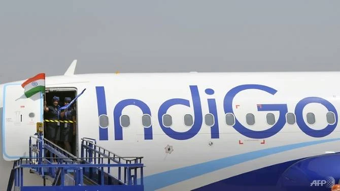 Nam hành khách bị đuổi xuống máy bay vì cố vào buồng lái sạc điện thoại