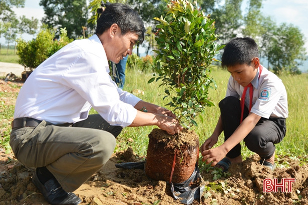 Toyota chung tay xanh hóa học đường tại Hà Tĩnh