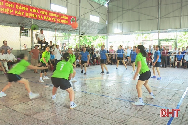 200 VĐV tham gia giải bóng chuyền Hội NCT thành phố Hà Tĩnh