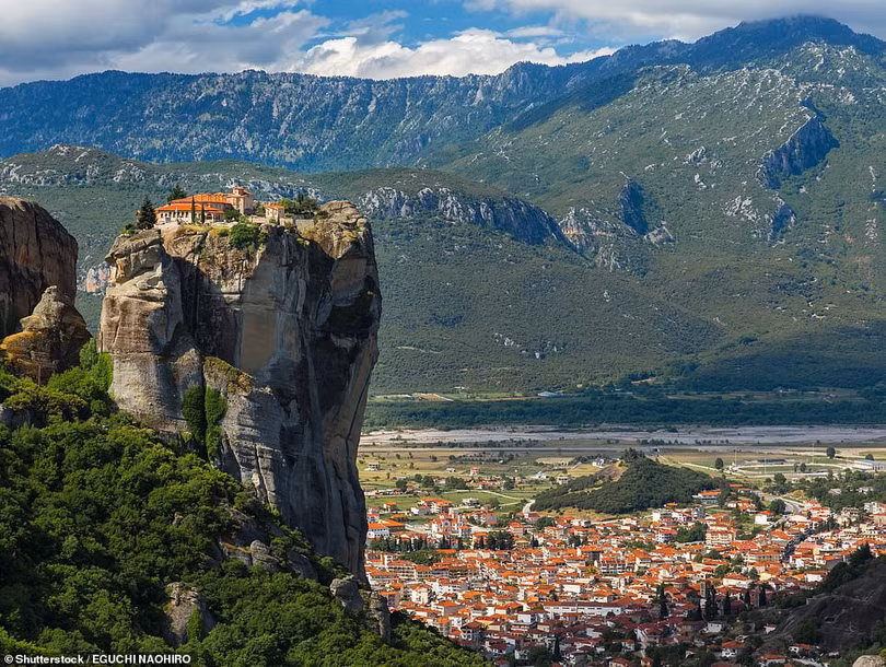 Ấn tượng những công trình trên vách núi