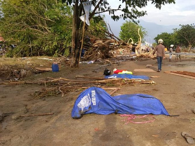 hiện trường tan hoang sau trận động đất, sóng thần ở indonesia hình 3 Khung cảnh tan hoang sau trận động đất, sóng thần ở Indonesia