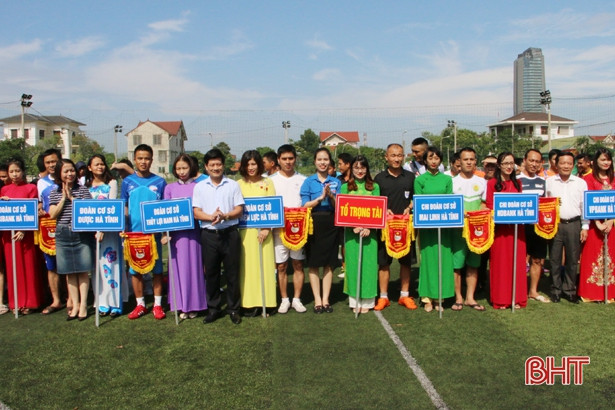 Khai mạc Giải Bóng đá nam thanh niên khối Doanh nghiệp Hà Tĩnh