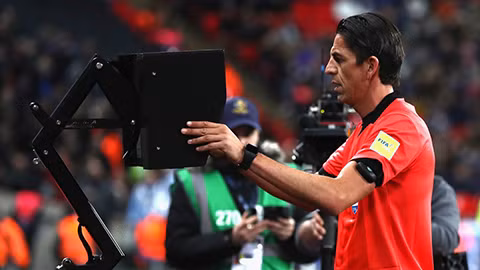 Champions League 2019/20 sẽ sử dụng VAR