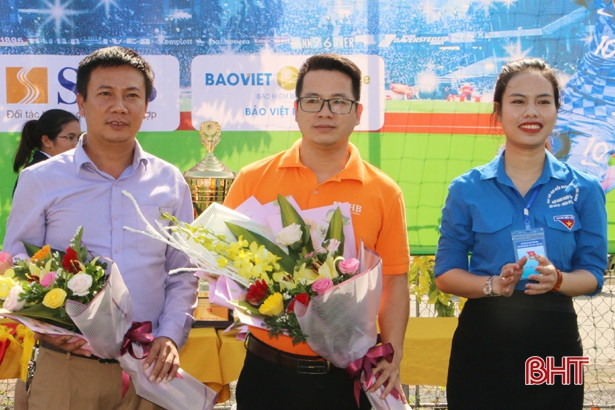 Khai mạc Giải Bóng đá nam thanh niên khối Doanh nghiệp Hà Tĩnh