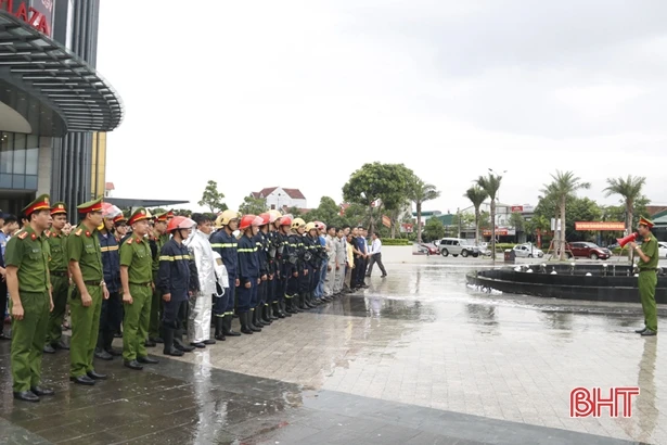 Diễn tập cứu hỏa, cứu nạn tại trung tâm thương mại lớn nhất Hà Tĩnh