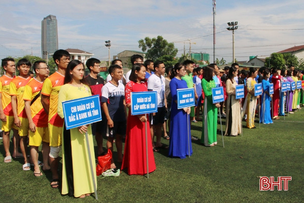 Khai mạc Giải Bóng đá nam thanh niên khối Doanh nghiệp Hà Tĩnh