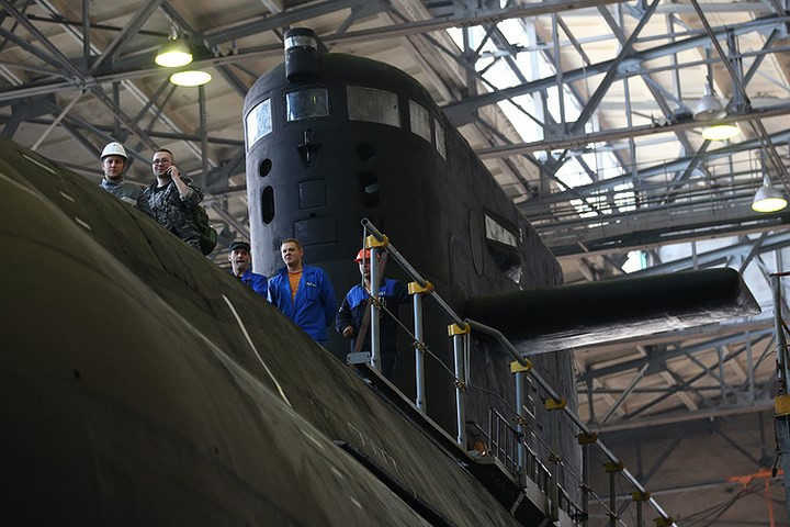 Cận cảnh tàu ngầm tàng hình “bóng ma trên biển” Kronshtadt của Nga