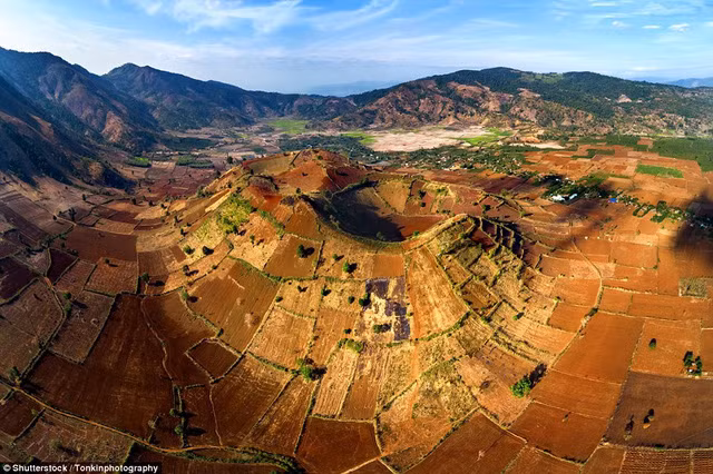 Núi lửa Việt Nam bất ngờ xuất hiện trong danh sách những ngọn núi lửa ấn tượng nhất