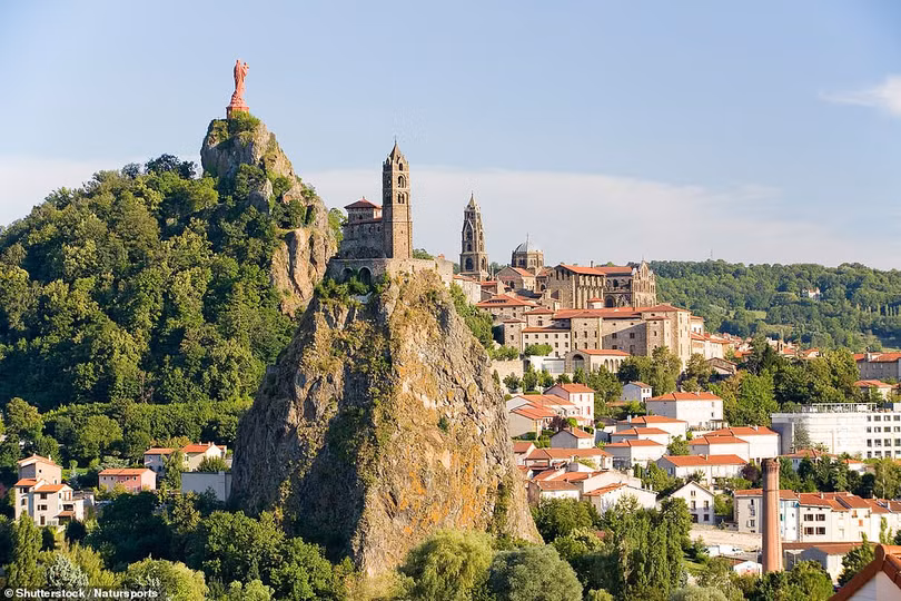 Ấn tượng những công trình trên vách núi