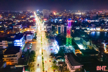 Thành Sen lung linh đón Tết