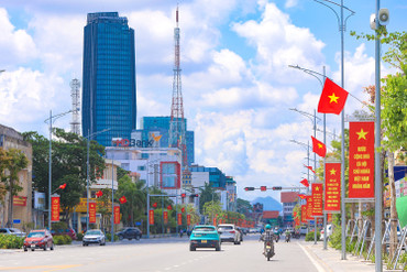 Góc phố, đường quê rực rỡ cờ hoa chào mừng ngày hội lớn của tỉnh nhà