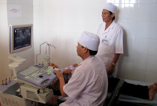 Ứng dụng các thiết bị hiện đại vào khám và điều trị cho bệnh nhân tại BV. Ứng dụng các thiết bị hiện đại vào khám và điều trị cho bệnh nhân tại BV.