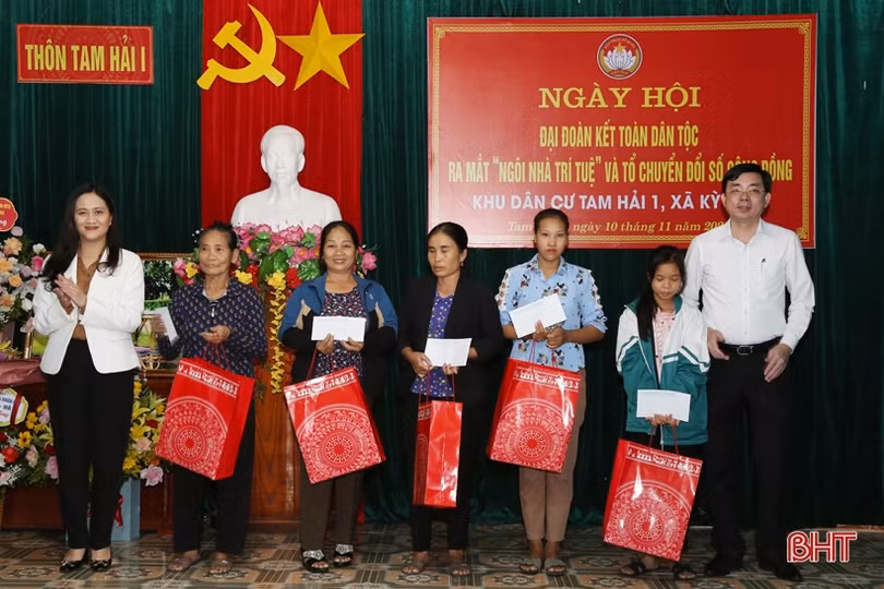 Ra mắt tổ chuyển đổi số cộng đồng trong Ngày hội Đại đoàn kết ở Kỳ Ninh