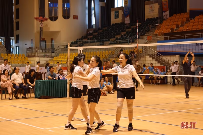 Sôi nổi giải bóng chuyền ngành Giáo dục & Đào tạo TP Hà Tĩnh