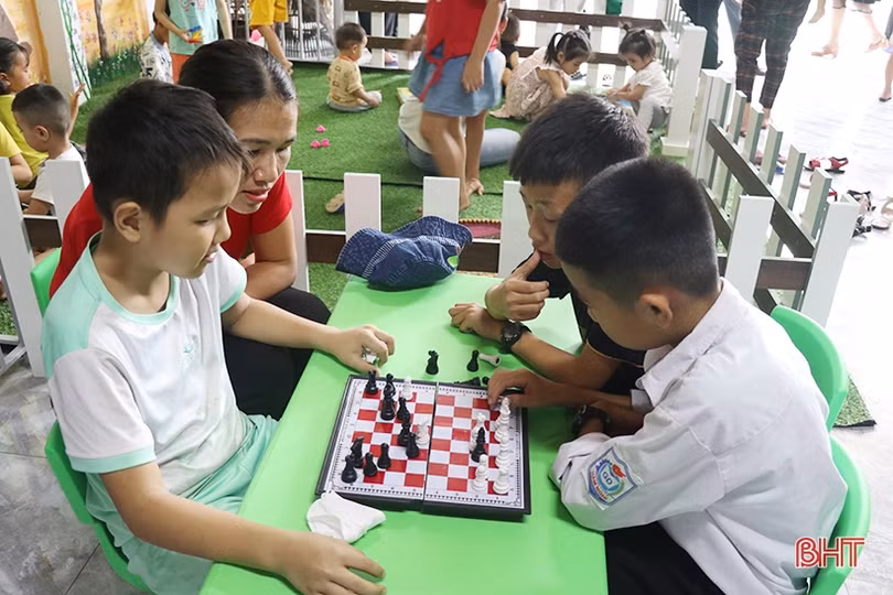 Lãnh đạo tỉnh chung vui ngày hội đoàn kết tại Thạch Hà, Hương Khê