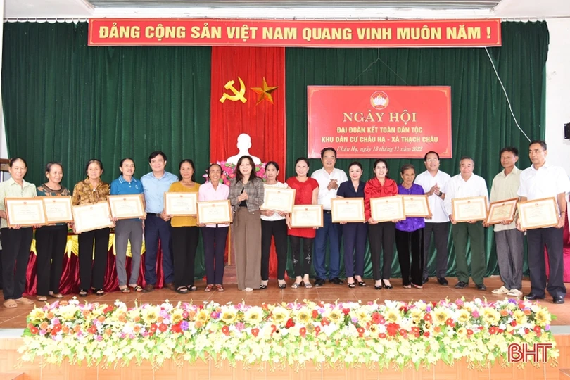 Người dân Lộc Hà, TX Hồng Lĩnh vui ngày hội đại đoàn kết